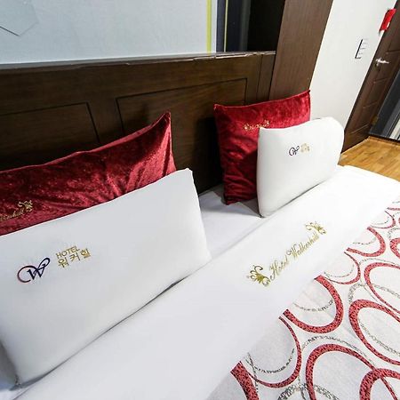World Hotel Chuncheon Exterior photo